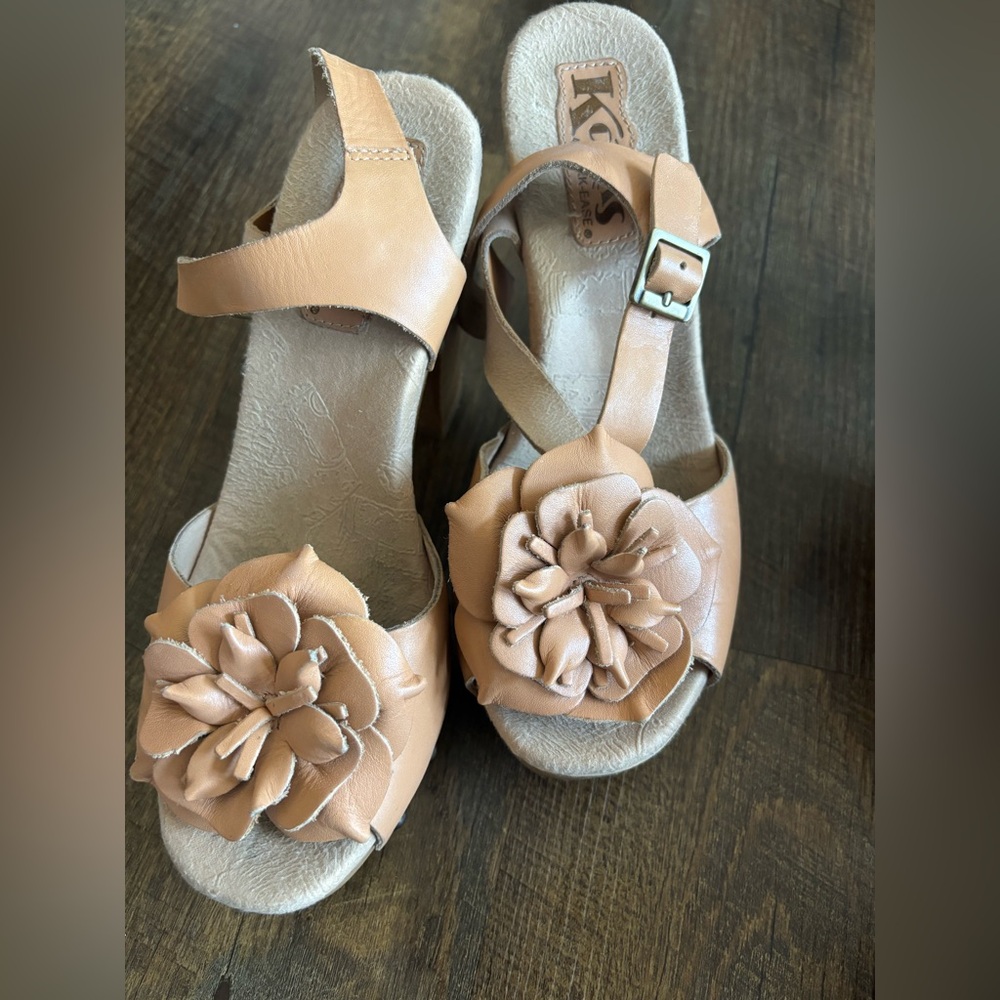 Kork-ease woman’s sandals.